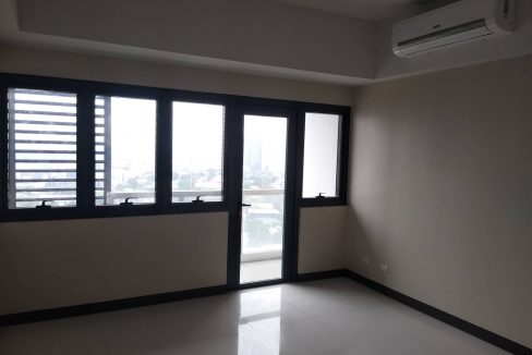 1 Bedroom suite with balcony condo unit For Sale in Salcedo Skysuites , Makati, Metro Manila (15)
