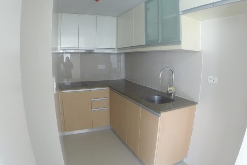 1 Bedroom with balcony condo unit For Sale in Golfhill Gardens Quezon City (4)