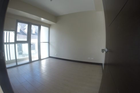 1 Bedroom with balcony condo unit For Sale in Golfhill Gardens Quezon City (6)