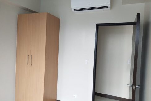 1 Bedroom with balcony condo unit For Sale in The Florence,Mckinley Hill, Taguig City (1)