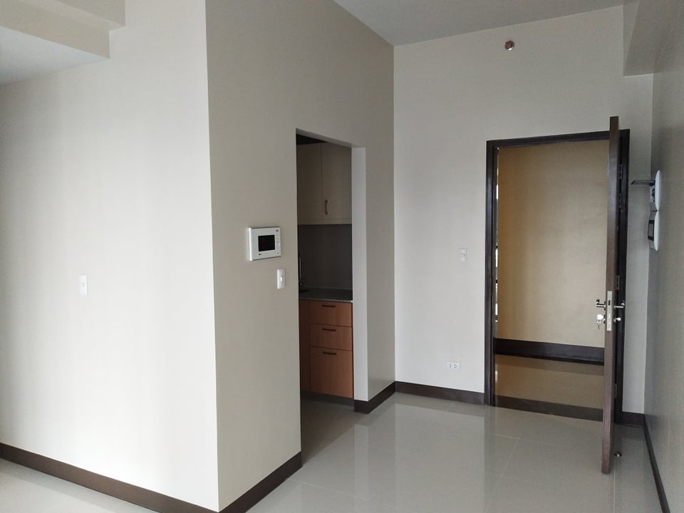 1 Bedroom with balcony condo unit For Sale in The Florence,Mckinley Hill, Taguig City (6)