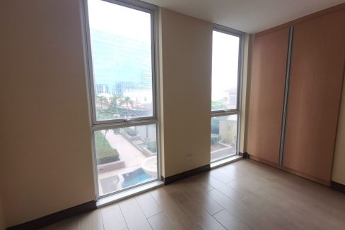 1 bedroom with balcony condo unit For Sale in The Venice Luxury Residences - Emanuele, Taguig City (4)