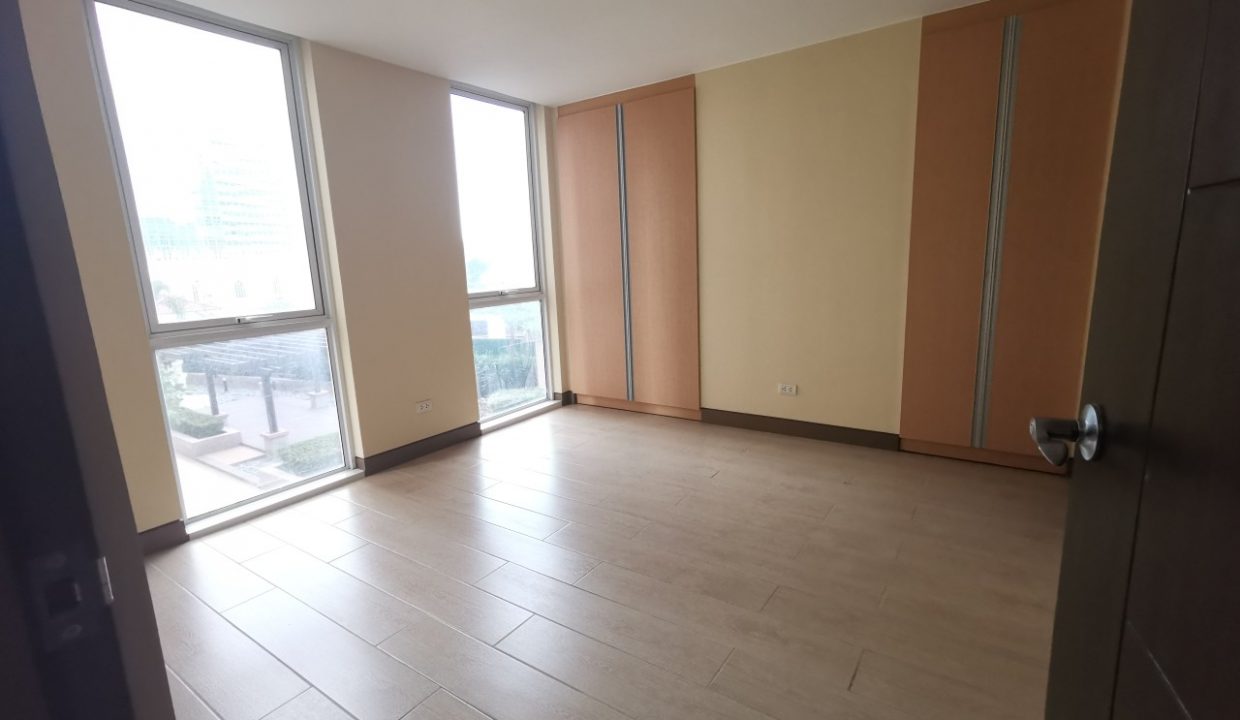1 bedroom with balcony condo unit For Sale in The Venice Luxury Residences - Emanuele, Taguig City (5)