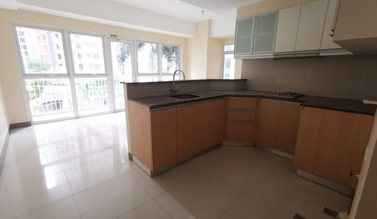 1 bedroom with balcony condo unit For Sale in The Venice Luxury Residences - Emanuele, Taguig City (7)