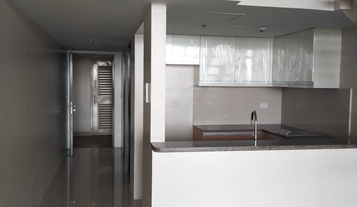 1 bedroom with loft condo unit For Sale in 81 Newport Boulevard, Pasay,Metro Manila (7)