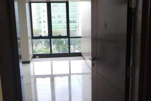 2 Bedroom with balcony condo unit For Sale in The Florence,Mckinlrey Hill, Taguig City (8)