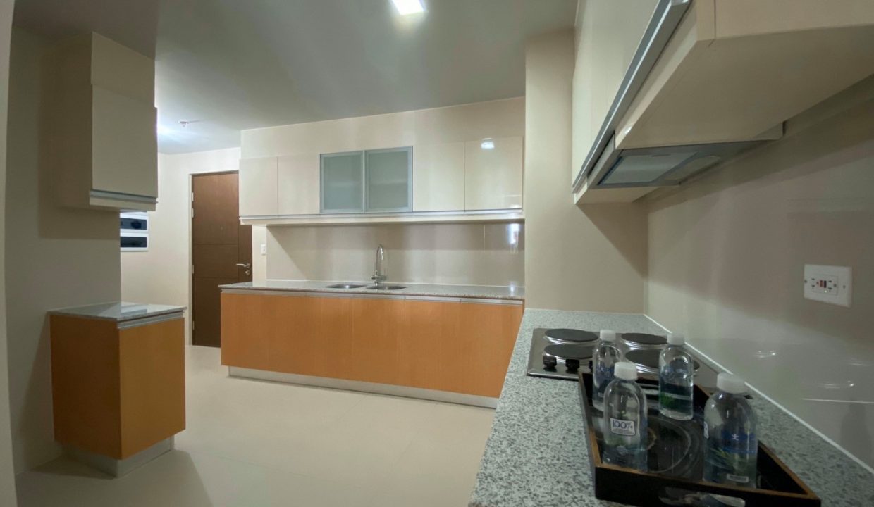 2 bedroom condo unit for Rent Uptown Ritz Residences, BGC, Taguig City (14)