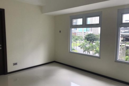 2 bedroom condo unit for Sale in The Trion Towers, BGC, Taguig City (3)