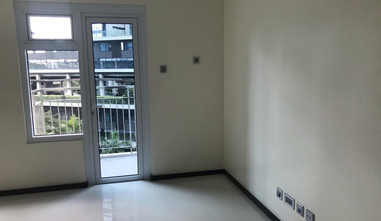 2 bedroom condo unit for Sale in The Trion Towers, BGC, Taguig City (4)