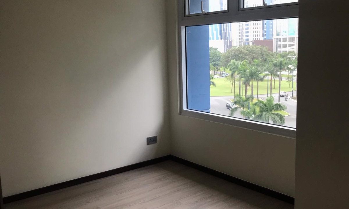 2 bedroom condo unit for Sale in The Trion Towers, BGC, Taguig City (5)