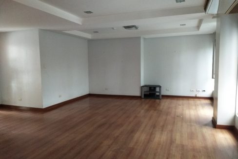 3 bedroom bi-level condo unit For Sale in 115 Upper Mckinley , Fort Bonifacio Taguig City (15)