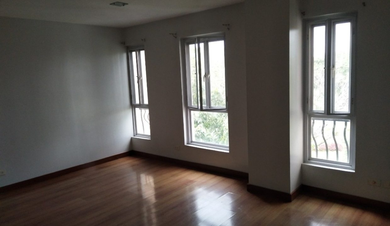 3 bedroom bi-level condo unit For Sale in 115 Upper Mckinley , Fort Bonifacio Taguig City (4)