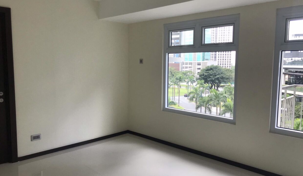 2 bedroom condo unit for Sale in The Trion Towers, BGC, Taguig City (3)